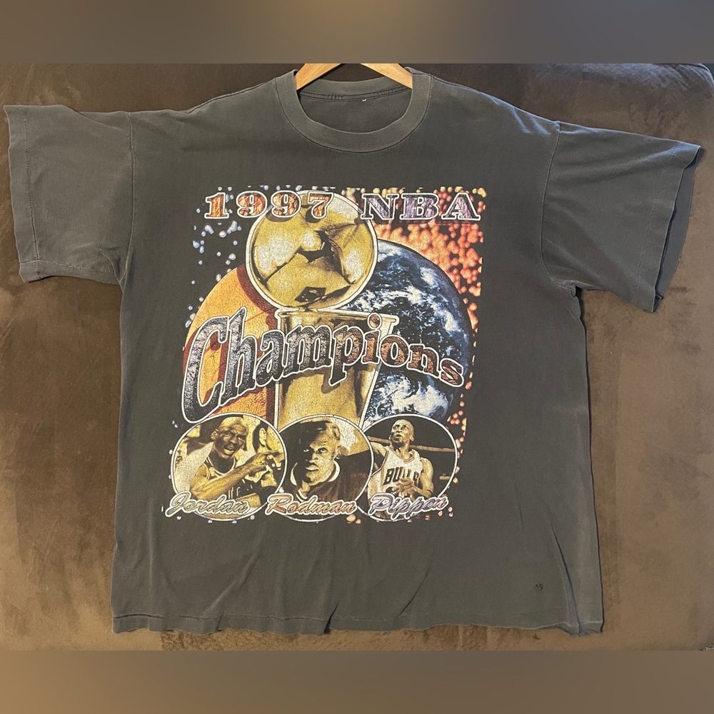 Vintage Single Stitch 1997 Chicago Bulls NBA Championship Rap Tee Faded L/XL